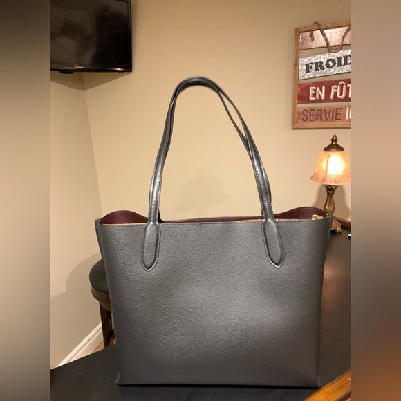Coach Willow Tote 13.5’’L X10.75’’H X 5.5’’ Deep, handle 11’’ - Picture 2 of 12